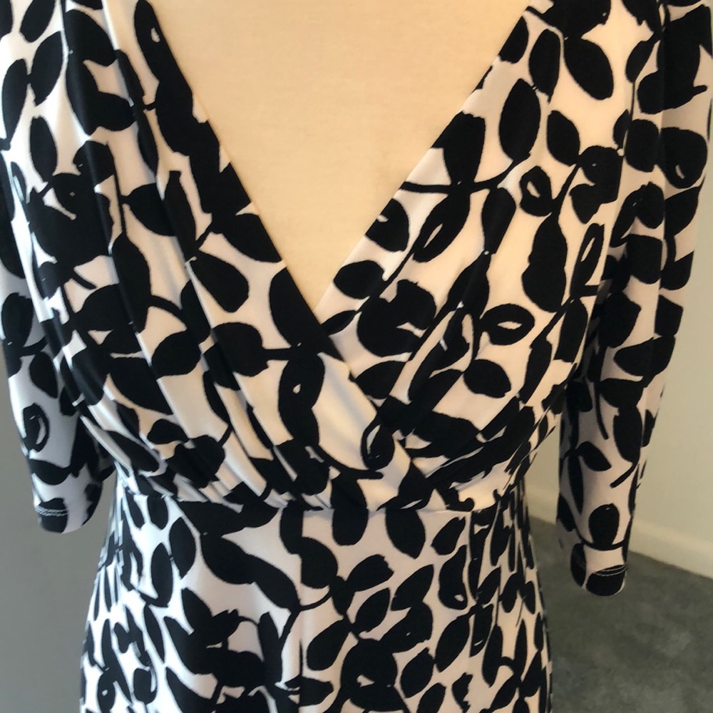 Black & white leaf print dress - Picture 3 of 5